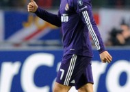 关于阿贾克斯卫冕冠军遭遇困难，谋求逆转胜的信息